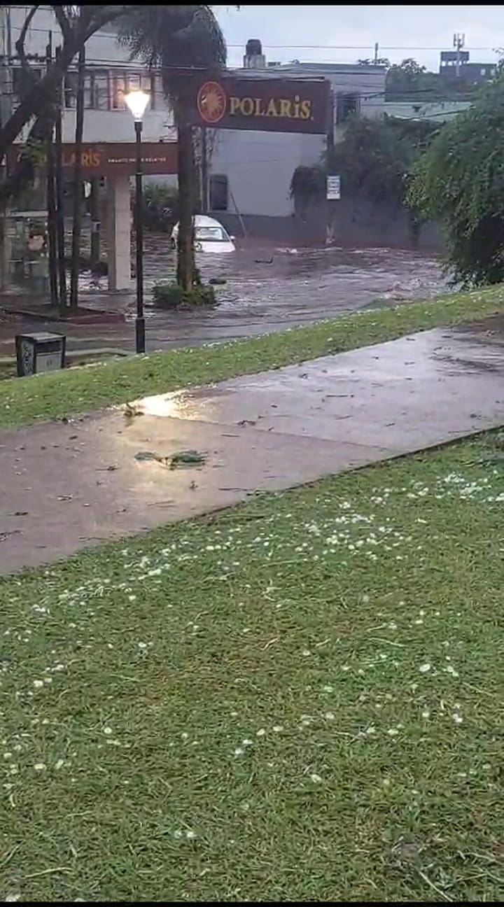 Temporal en Misiones: fuertes lluvias y caída de granizo “durante 12 minutos” ocasionaron destrozos en Posadas
