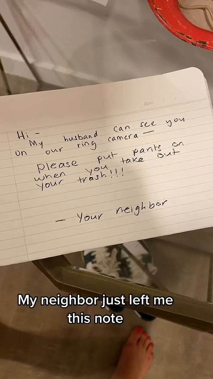 Así era la nota que le dejaron sus vecinos por su vestimenta