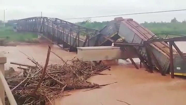 Cayó un puente ferroviario en Salta - Fuente: Télam