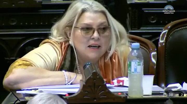 El blooper de Elisa Carrió en Diputados - Fuente: YouTube