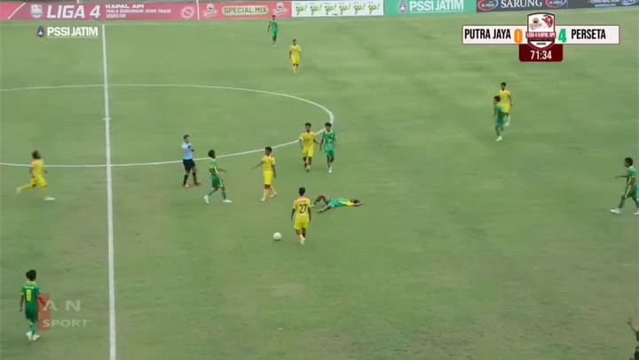 La brutal patada en un partido del campeonato de Indonesia
