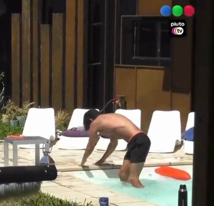 Marcos Ginocchio protagonizó un tropezón en la pileta de la casa