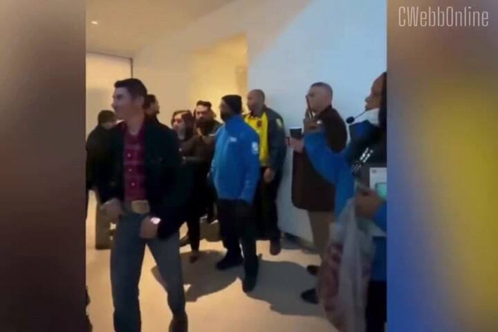 La empleada del concierto amenazó con llamar al ICE