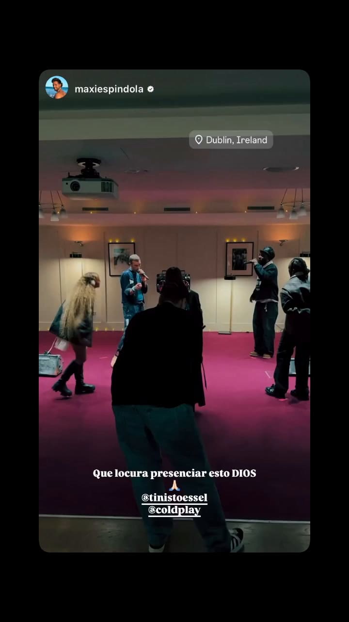 Tini Stoessel en Dublín con Chris Martin