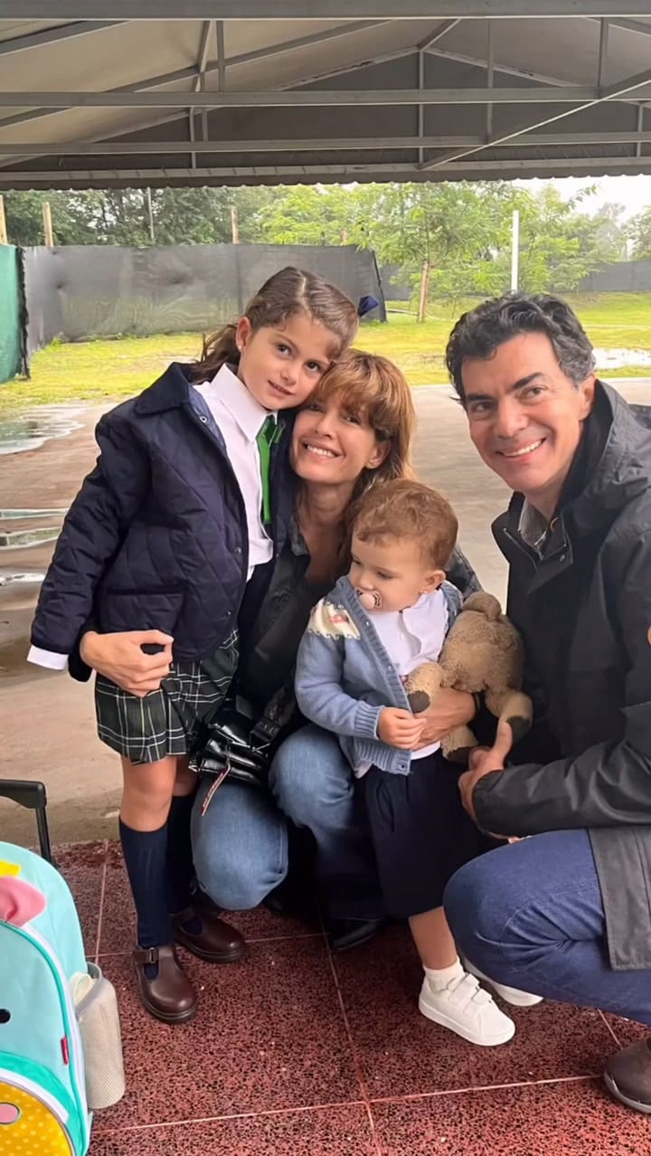 Un Ratito De Nuestro Día De Hoy Con Belita Que Empezó 1er Grado. Que!! Si, Así Como Leen !!!!! No Quería Llorar Adelante De Todos. Pero Un Poco Lloré Igual. Me Veía Parada Fuera Del Aula , Con Mi Mamá, Que Le Pedí