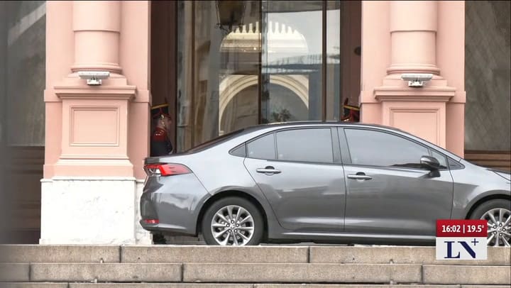 Insultos A Caputo Y La Reacción Del Ministro En La Puerta De Casa Rosada