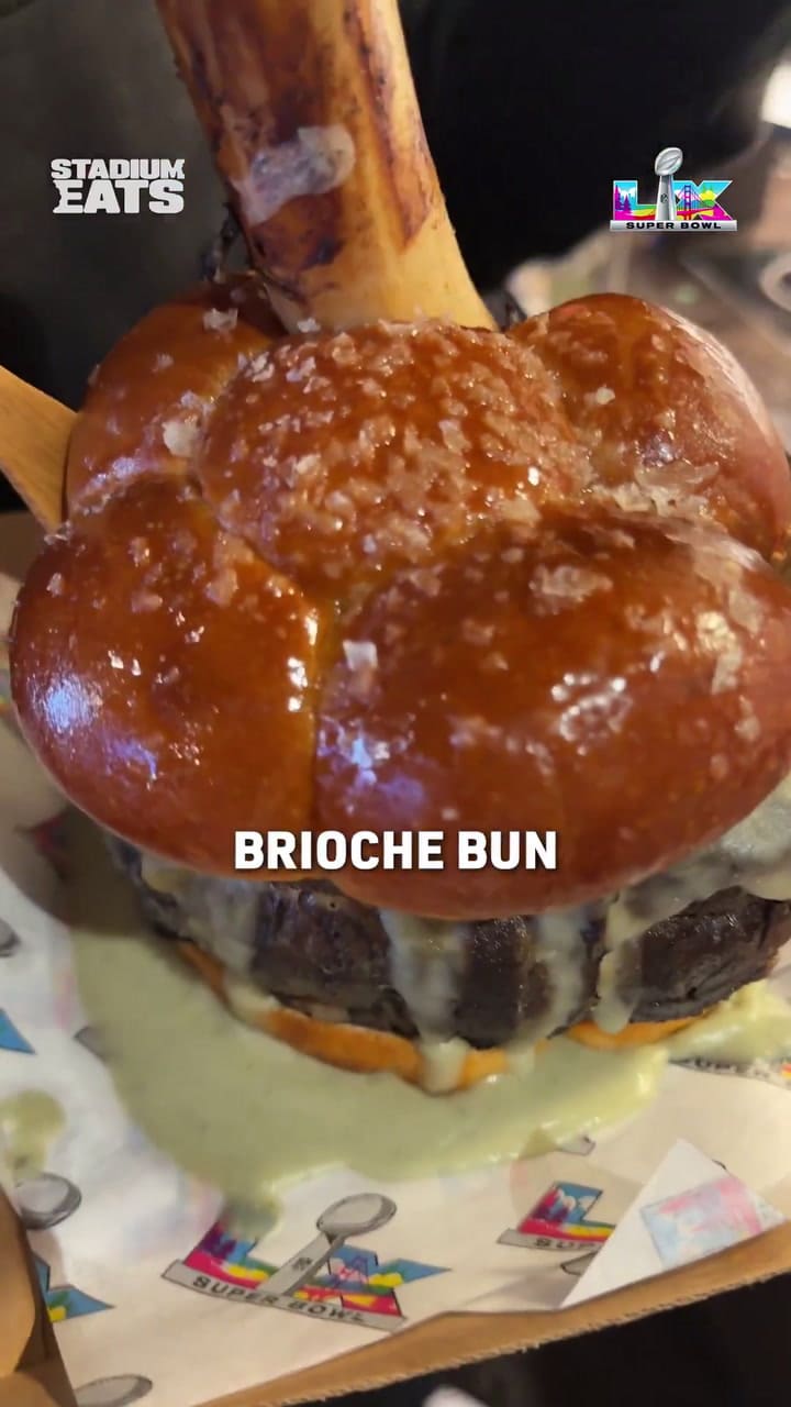 La hamburguesa XL que se llevó la atención de todos en el Super Bowl
