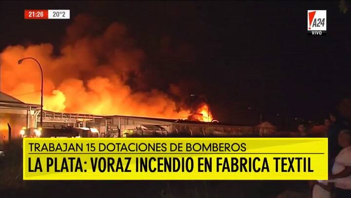 Voraz incendio en un fábrica textil de La Plata - Fuente: A24