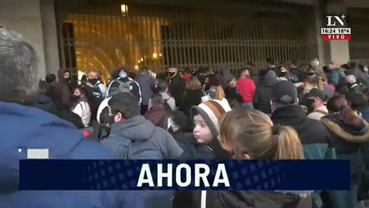 Sin trenes en Constitución por un piquete en las vías de tren: cientos de pasajeros varados