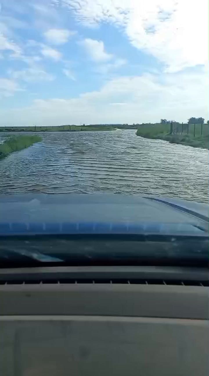 Así está un paso a 2 km de la localidad de Carlos Casares