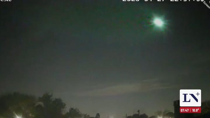 Un bolido ilumino el cielo en Buenos Aires