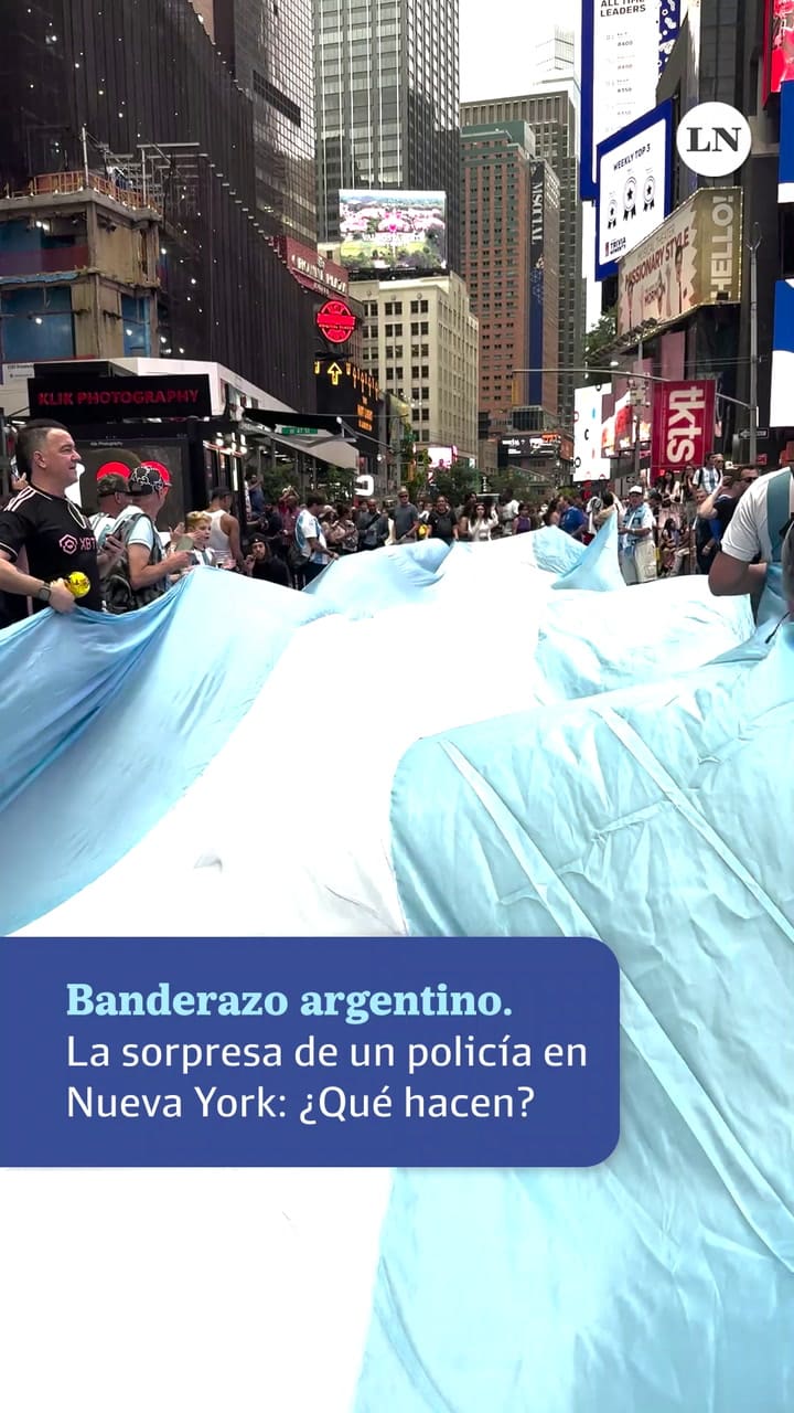 Miles de argentinos se juntaron en Times Square para alentar a la selecció y sorprendieron a los locales