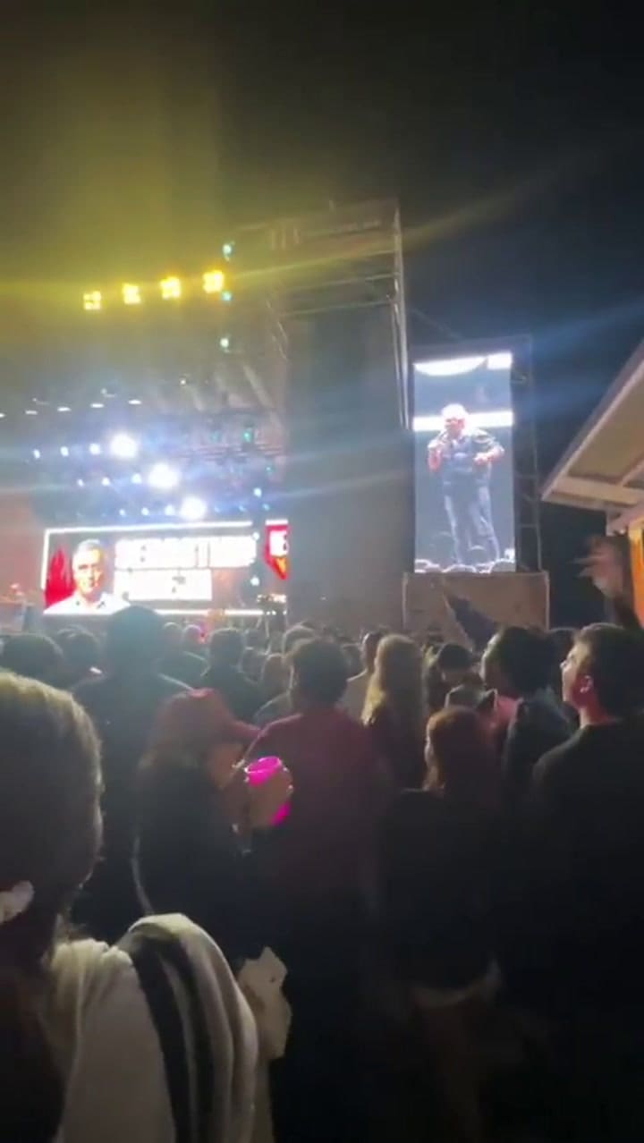Insultos y cánticos contra Sebastián Pareja en La Derecha Fest