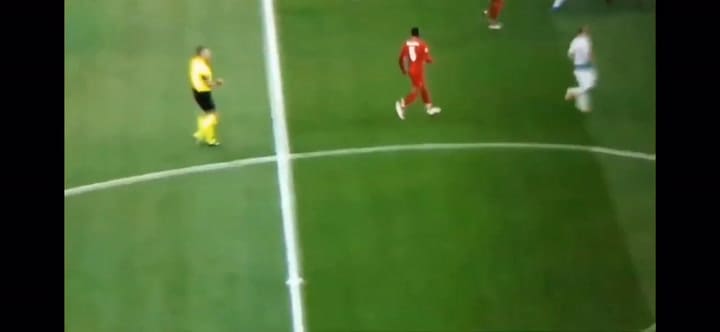 Una joven irrumpió en la final de la Champions League en Madrid - Fuente: YouTube