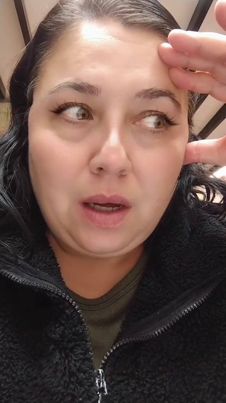 Una mujer tiró la visa de su hijo por error y pidió ayuda