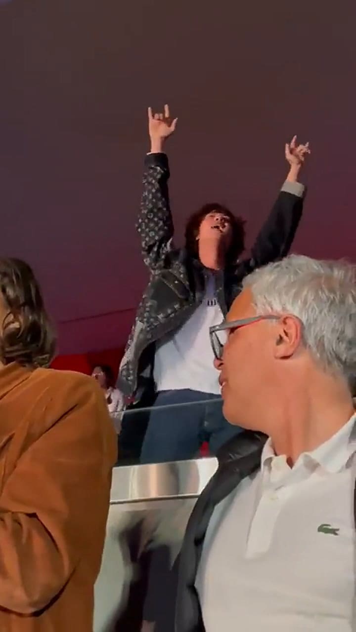 Jin de BTS cantó y bailó mientras sonaba 'Viva la vida' (Video: Twitter @chelleruffi)