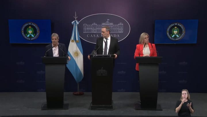 El incómodo momento en la conferencia de Adorni, Caputo y Monteoliva
