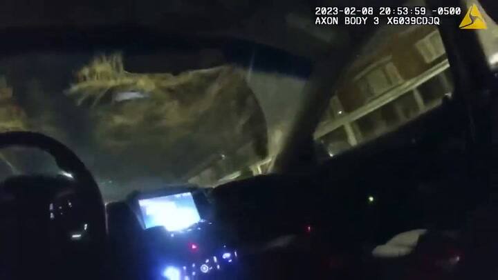 Una persecusión policial en EE.UU. terminó con un violento choque y el derribo de un edificio