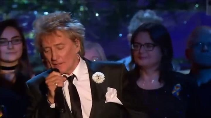 Rod Stewart - Auld Lang Syne (Live At Stirling Castle)