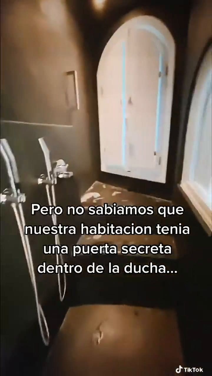 Mostró la habitación de un hotel en Grecia y encontró una sorpresa al final del recorrido