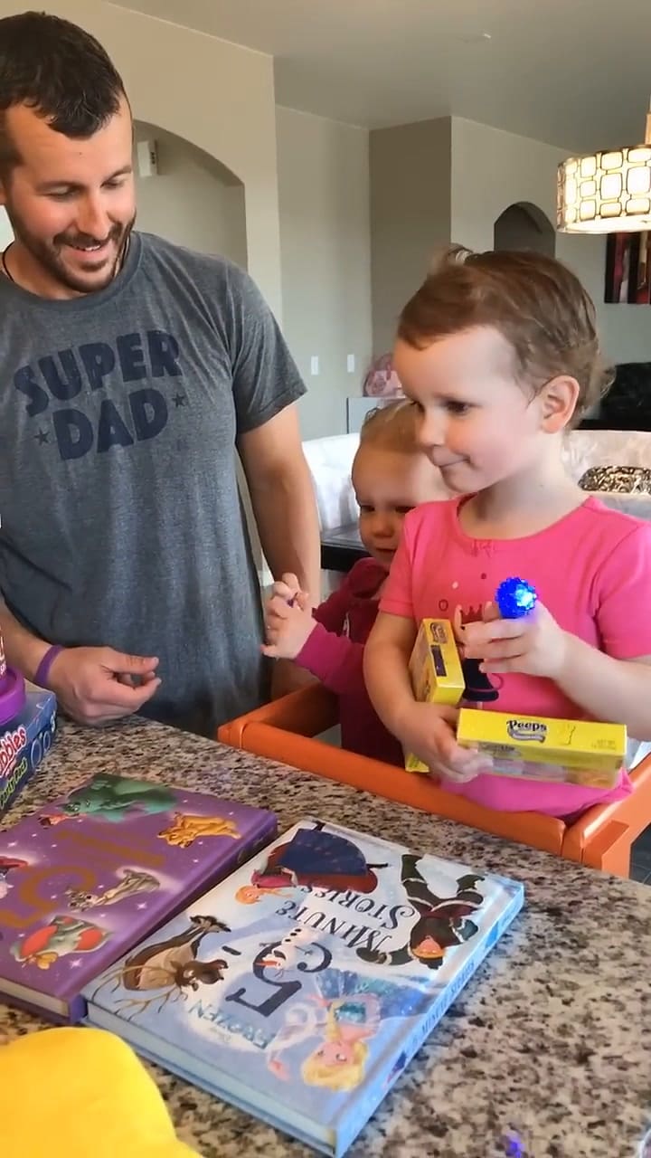 Chris Watts junto a sus hijas, Bella y Celeste