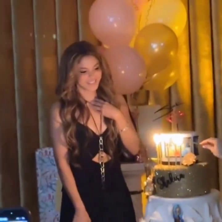 Una celebración espectacular en el cumpleaños de Shakira: torta de cuatro pisos y mensajes por toda Colombia