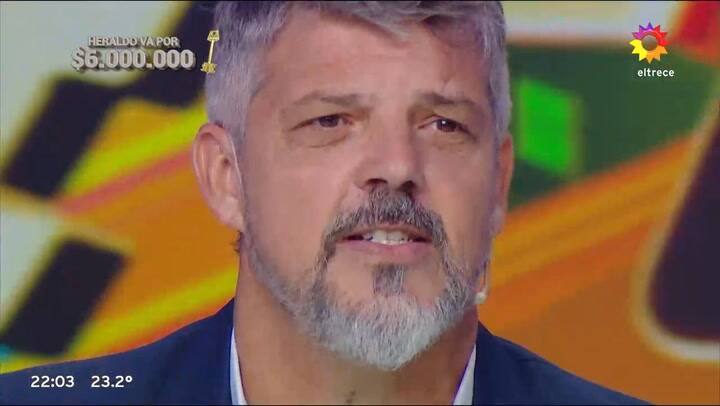 Los 8 escalones: un participante interpreto "Naranjo en flor"