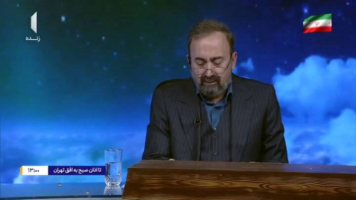 El presentador que se emocionó al anunciar la muerte de Khamenei