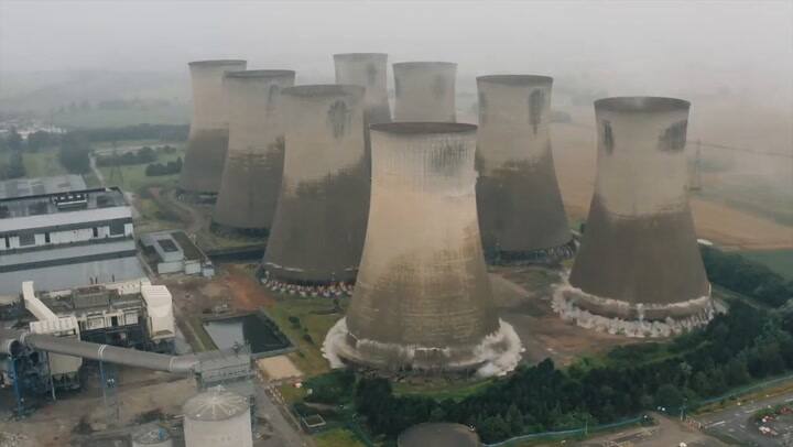 El impactante momento en que demuelen una planta nuclear