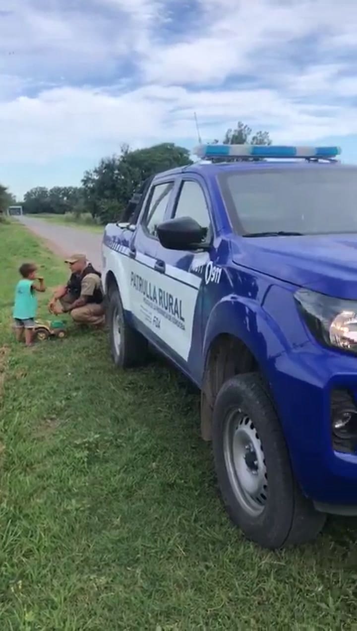 Un niño de 2 años fue encontrado deambulando en las calles de Córdoba: caminó solo más de dos kilómetros