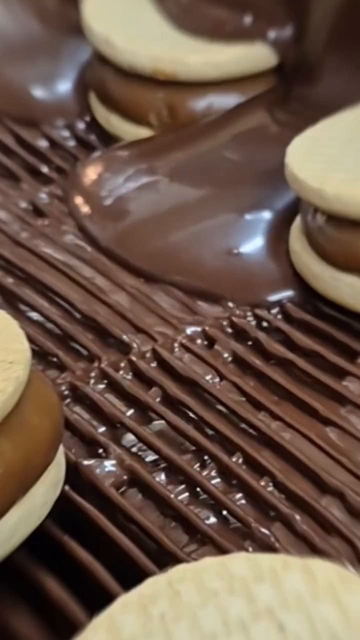 Así se produce el alfajor La Olla de Cobre