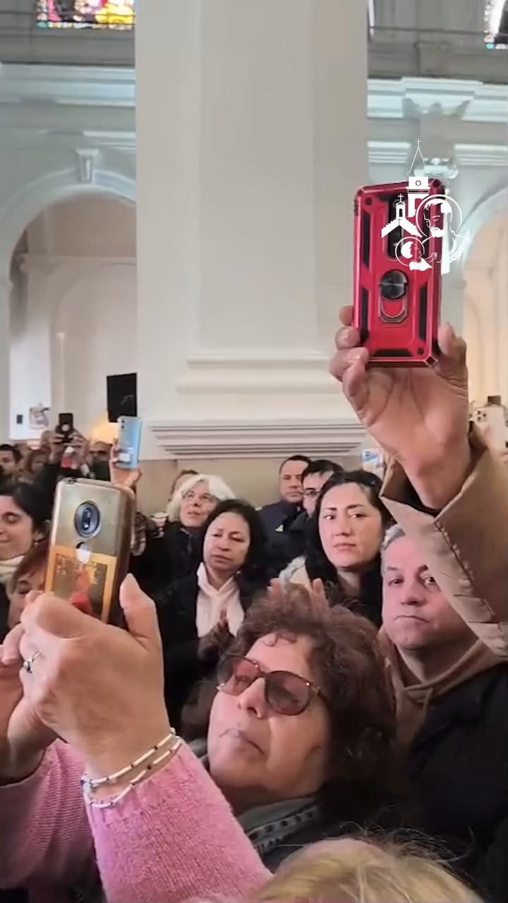 Devoción popular en el Santuario de San Cayetano - Liniers