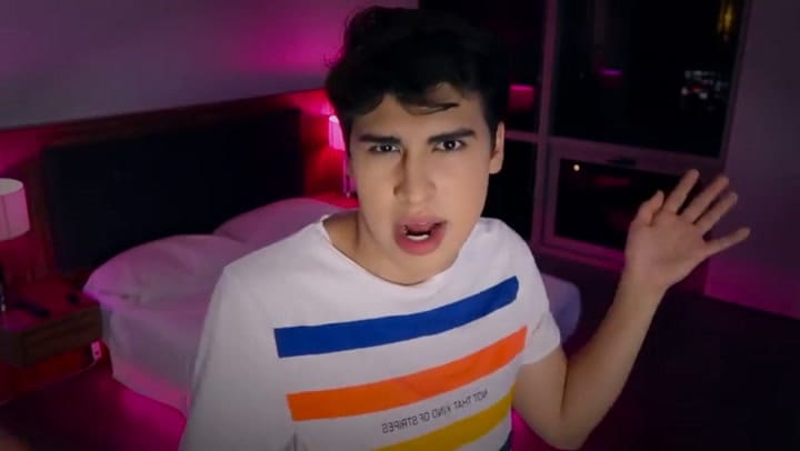 Le cancelaron la visa a un influencer por un video que publicó en sus redes sociales