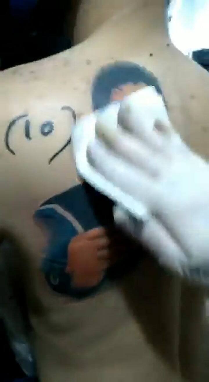 El tatuaje del padre de Mara y Dona en honor a Diego