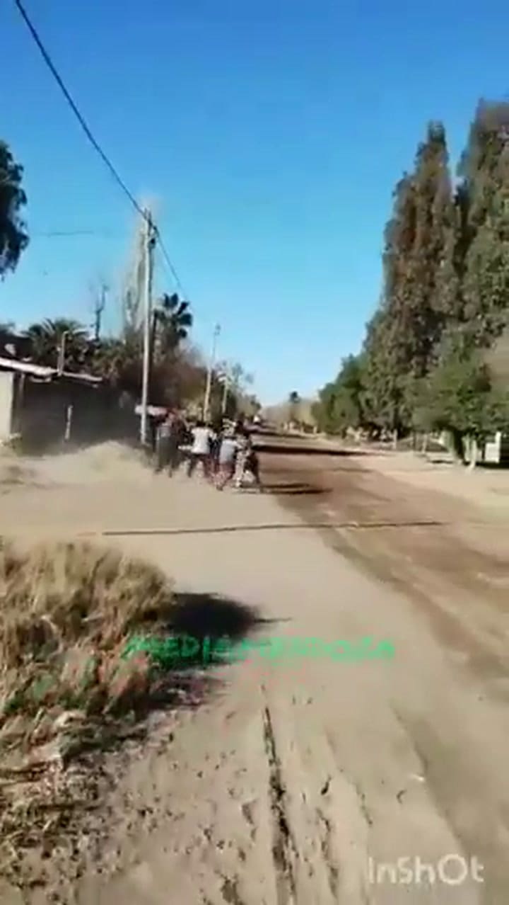 Vecinos Linchan A Joven Por Robo De Garrafa Y Parlante