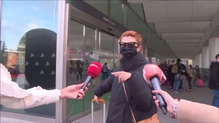 La artista protagonizó videos en los que agredía a trabajadores de prensa en las calles de Madrid