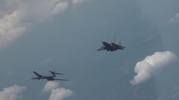 Ejercicio con bomba de precisión de EE.UU.