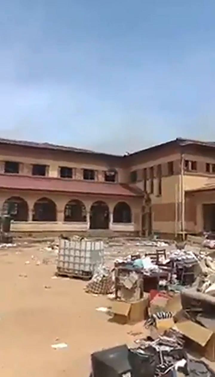 Las jóvenes huyeron desesperadas