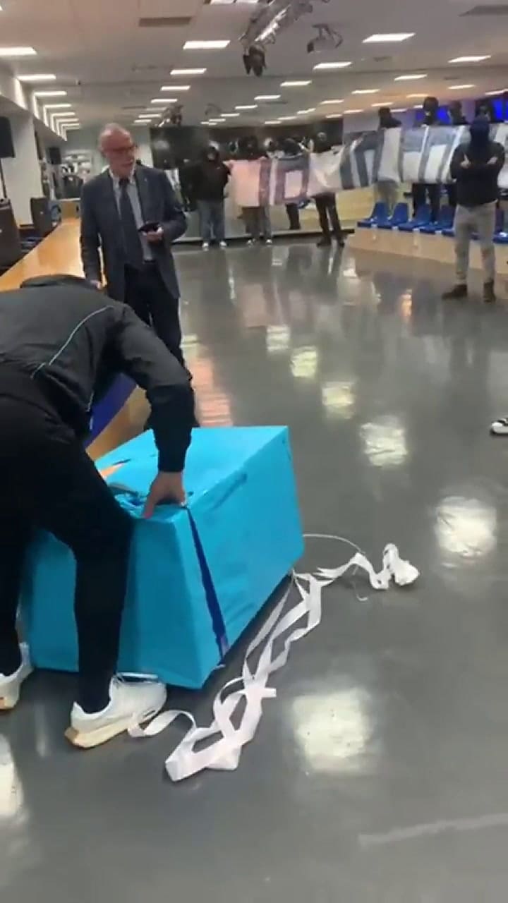 Salió campeón con Napoli y recibió un insólito regalo de parte de ¿quienes se lo robaron antes?