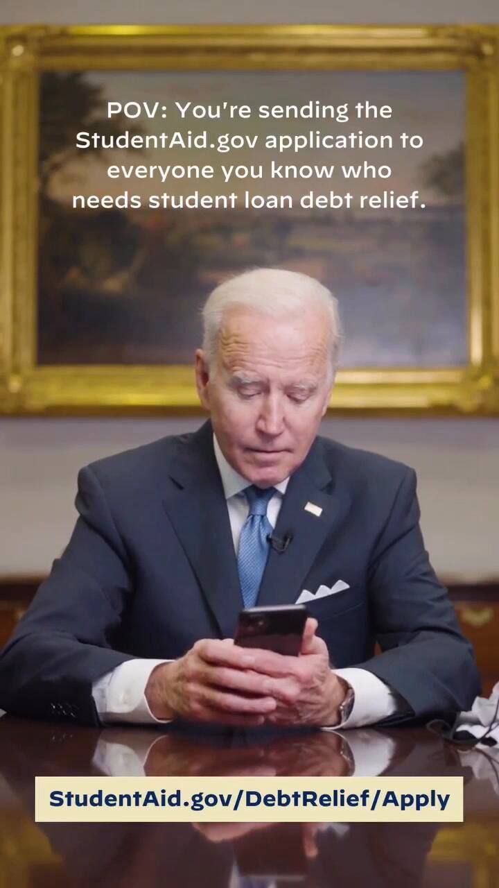 Joe Biden protagoniza divertidos videos para acercarse a los jóvenes con deudas estudiantiles