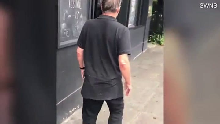 La leyenda del fútbol, Kenny Sansom, fue visto alcoholizado luego de fallar en la rehabilitación