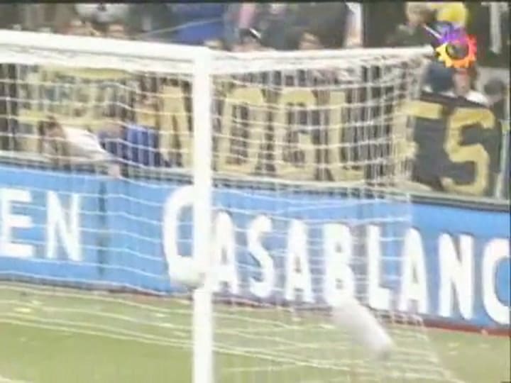 El gol de Cavenaghi en el Superclásico del 2004