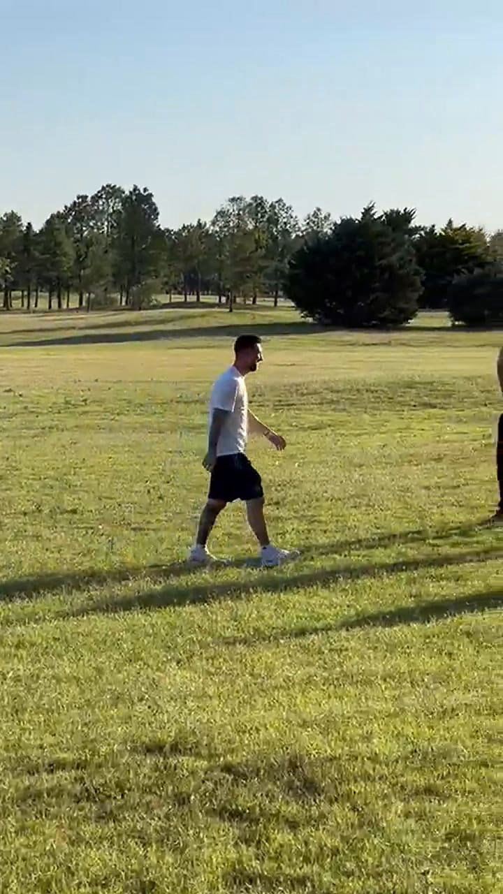 Lionel Messi a su llegada al country donde vive en Funes, en las afueras de Rosario