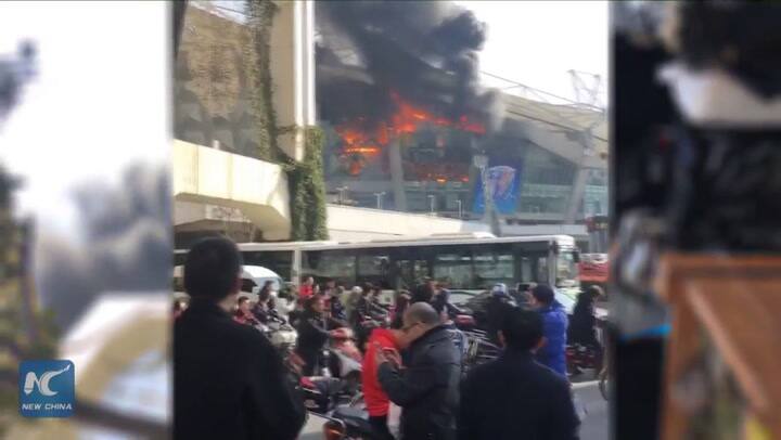 Se desata un incendio en el estadio Hongkou de Shangai