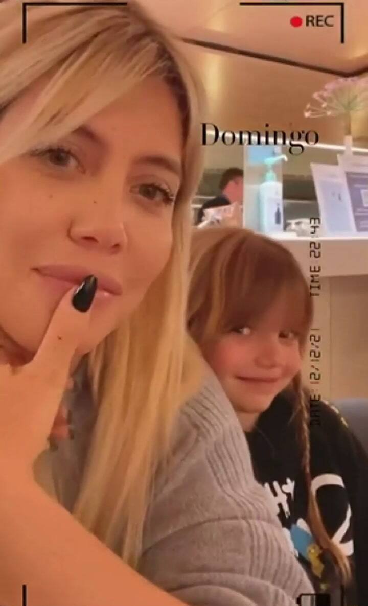 Wanda Nara hizo un pedido desde el aeropuerto para conseguir un objeto preciado