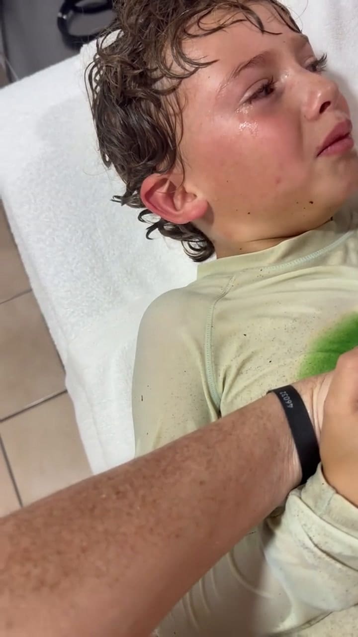 Así era extirpado el cangrejo de la oreja de un niño