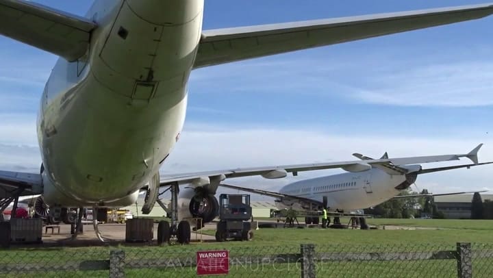 Así luce el cementerio de aviones del aeropuerto de Cotswold