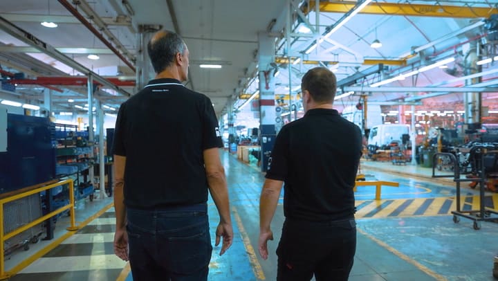 Mercedes-Benz Camiones Y Buses celebra su cuarto aniversario y se despide de su histórica planta en Virrey Del Pino