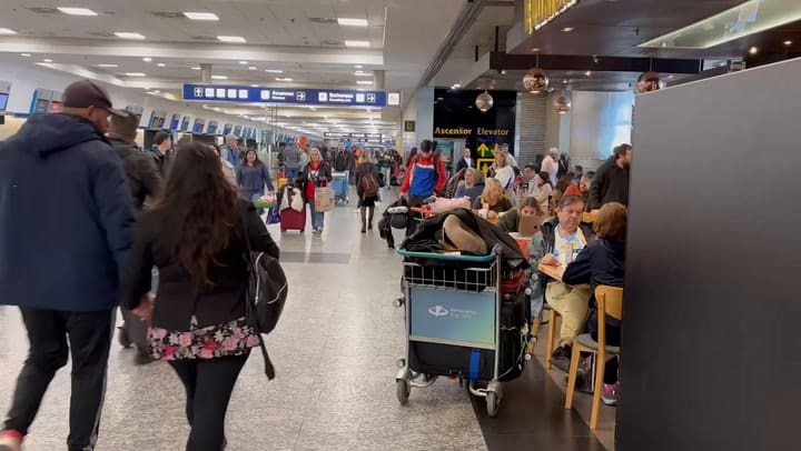 Pasajeros varados por el paro de controladores