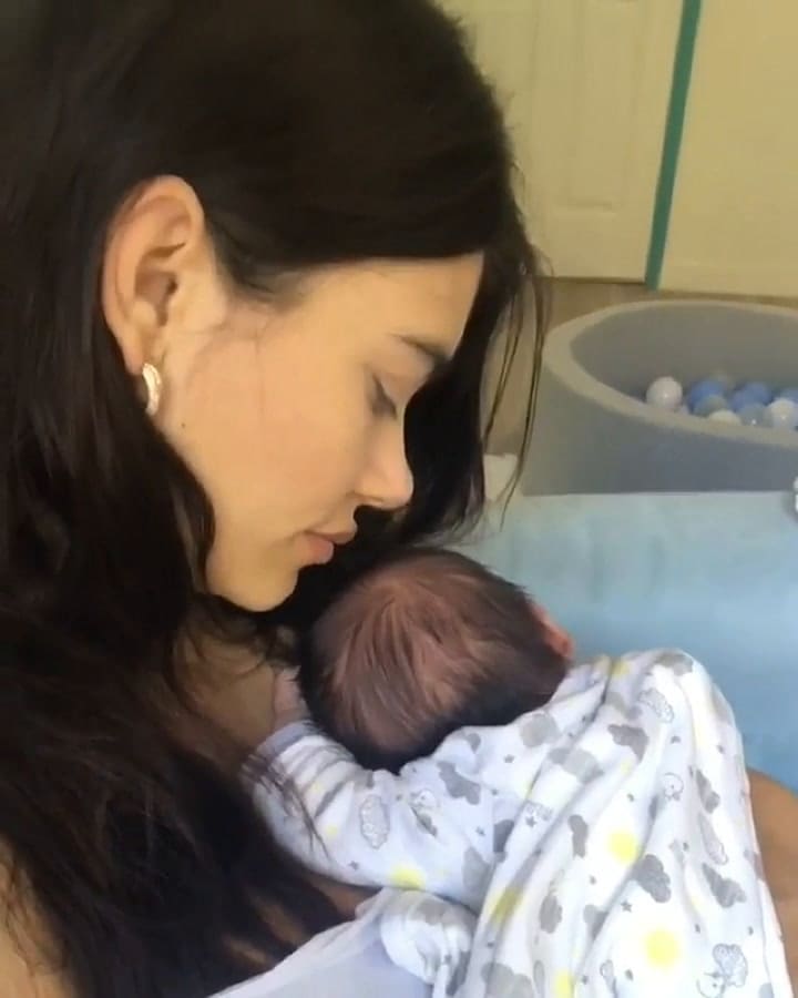 El mensaje que dejo Eva junto al video: 'Tengo un ángel que no tiene alas, pero tiene un corazón'.